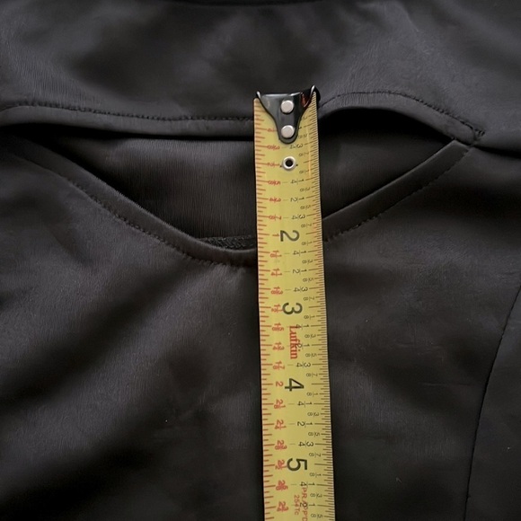 2B by Bebe Cut out Crop Top in a Sz S Cute! 🤩 - Picture 9 of 11